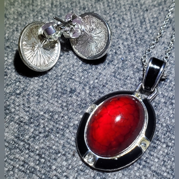 *NWOT* Avon - Vintage SHA Red Stone Necklace and Stud Earrings - Picture 7 of 12